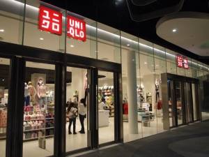 Photo of a brightly-lit UNIQLO shopfront at night